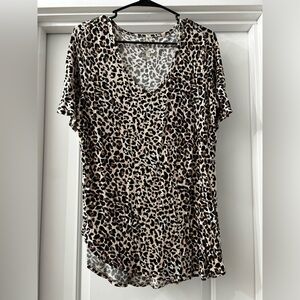 24/7 Maurice’s Tee. Cheetah print. Size L.